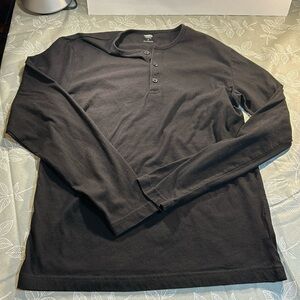 Men’s Old Navy Long Sleeve T-Shirt.
